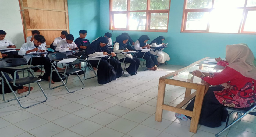 PKBM ALHIKMAH: Para siswa Hadapi Ujian Semester Ganjil dengan Semangat dan Dedikasi