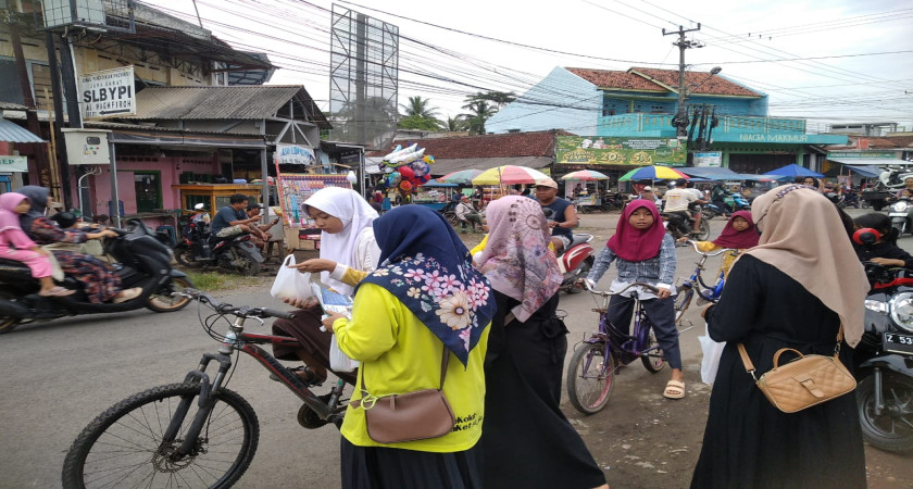 PKBM AL-HIKMAH Berbagi Kebahagiaan di Bulan Ramadhan dengan Takjil Gratis!