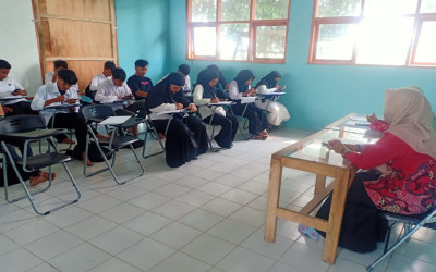 PKBM ALHIKMAH: Para siswa Hadapi Ujian Semester Ganjil dengan Semangat dan Dedikasi